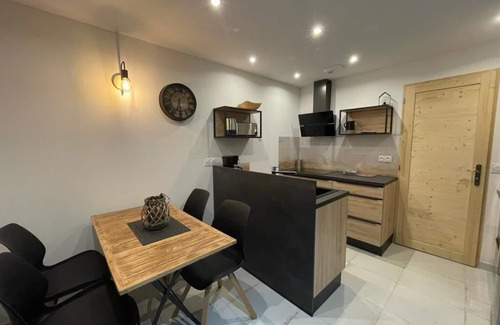 Les Varcins Apartment | Appartement Chic Le Marmotton - Chalet Neuf - 4pers - Les 3 Vallées - Lit Cabane