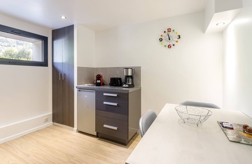 Veyrier-du-Lac Apartment | Appartement Classé 4 Étoiles Meublé de Tourisme à 2 pas de la Plage de Veyrier