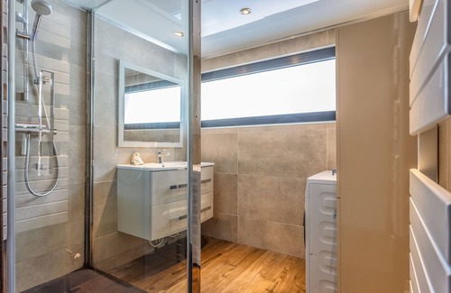 Veyrier-du-Lac Apartment | Appartement Classé 4 Étoiles Meublé de Tourisme à 2 pas de la Plage de Veyrier