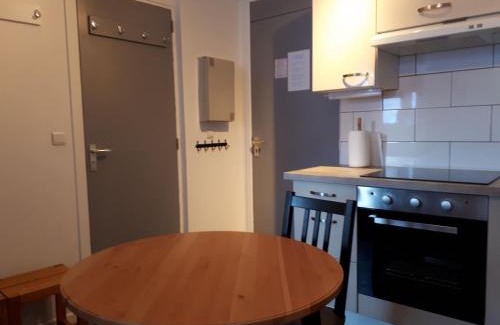 Montalbert Apartment | Appartement confortable face à la montagne
