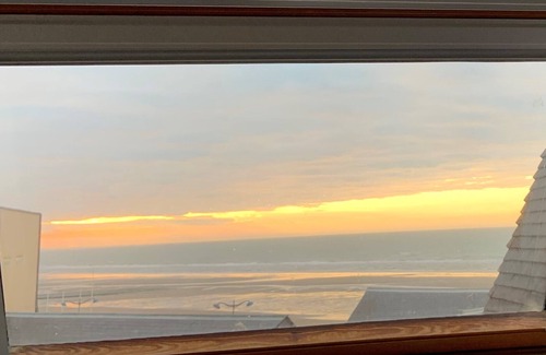 Villers-sur-Mer Apartment | Appartement Cosy, EN Bord DE Mer, Villers Centre, VUE MER Dernier Etage