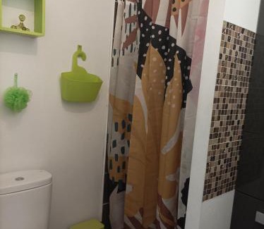 Pessac Apartment | appartement cosy à 200 du tram B chambre séparée Petite véranda lumineuse donnant sur jardinet