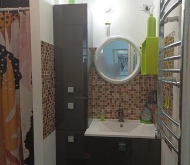 Pessac Apartment | appartement cosy à 200 du tram B chambre séparée Petite véranda lumineuse donnant sur jardinet
