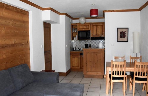 Bozel Apartment | Appartement cosy à Bozel - Balcon sud, garage, proche Courchevel et lac - FR-1-464-13
