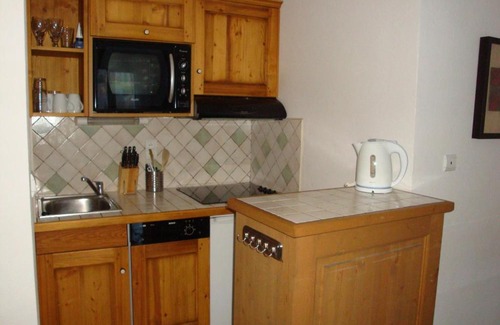 Bozel Apartment | Appartement cosy à Bozel - Balcon sud, garage, proche Courchevel et lac - FR-1-464-13
