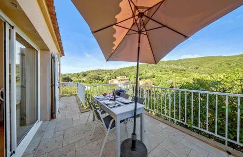Sartene Apartment | Appartement cosy à Sartène 49 m² avec vue montagne