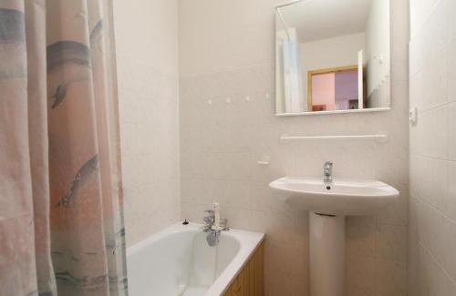 Termignon Apartment | Appartement cosy 4 pers - Pied des pistes, balcon et wifi gratuit - FR-1-508-193