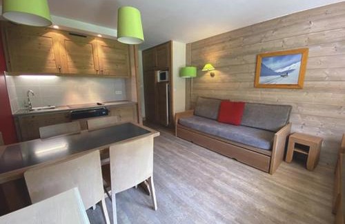 La Perriere Apartment | Appartement cosy au cœur de La Tania, skis aux pieds, balcon sud, parking et casier à skis inclus - FR-1-513-78