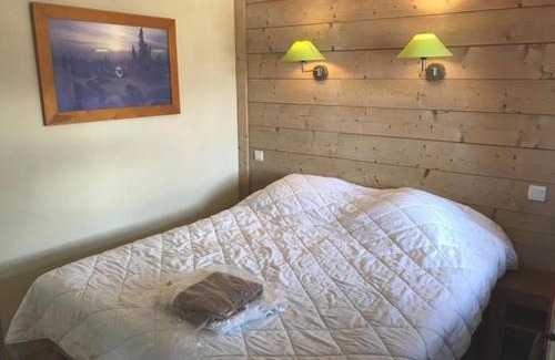 La Perriere Apartment | Appartement cosy au cœur de La Tania, skis aux pieds, balcon sud, parking et casier à skis inclus - FR-1-513-78