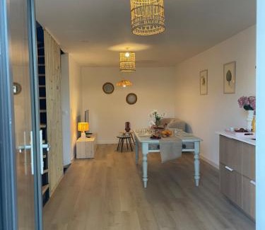 Saint-Didier Apartment | Appartement Cosy Centre-Ville avec Terrasse