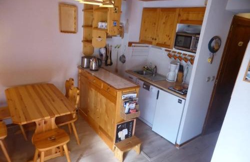 Areches Apartment | Appartement cosy pour 4-5 personnes, centre village, proche pistes, ascenseur, bien équipé - FR-1-342-163