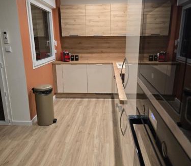 Longuenesse Apartment | Appartement cosy près de Sceneo et Auchan au dessus du fleuriste Bellafleur