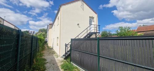 Troyes Apartment | Appartement cosy spacieux parking gratuit en face