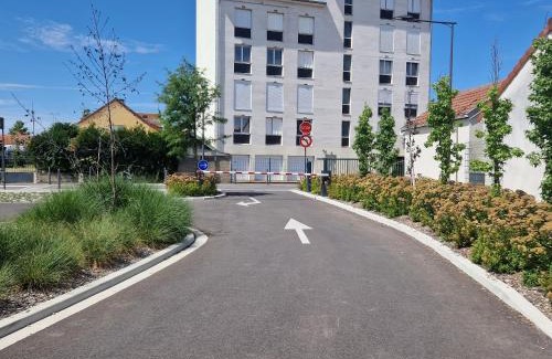 Troyes Apartment | Appartement cosy spacieux parking gratuit en face