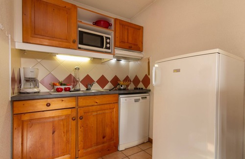 Chamonix City Centre Apartment | Appartement Courmayeur C44, Chamonix, France