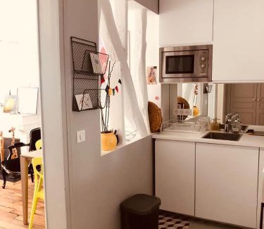 Porte-Saint-Martin Apartment | appartement Cozy Paris Canal St Martin