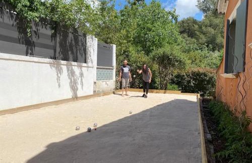 Le Revest-les-Eaux Apartment | Appartement dans un coin de paradis avec piscine