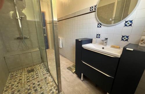 Beziers Apartment | Appartement dans maison au 1er étage avec terrasse jardin ombrage et parking securise