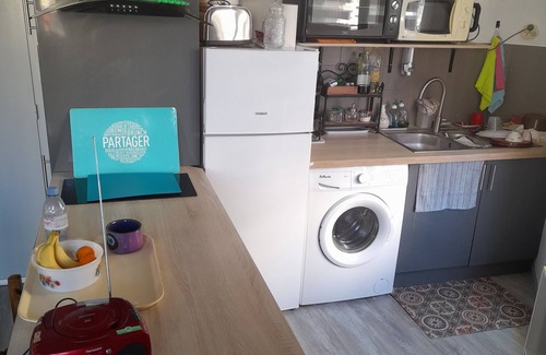 Meze Apartment | Appartement de 30m2 en Plein Cœur de Meze, Surplombant son Joli Marché