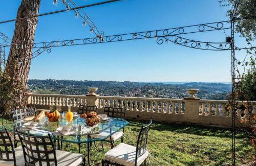 La Colle-sur-Loup Apartment | Appartement de Charme avec jacuzzi et sauna – Une Expérience Authentique et Intemporelle