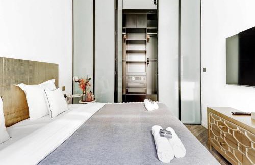 Porte-Dauphine Apartment | appartement de Luxe haussmannien aux champs-elysees