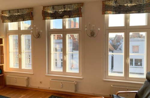Lubeck City Centre Apartment | Appartement Domblick - apartment/apartment, shower, WC, living room/bedroom