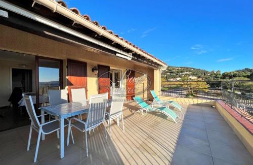 Cavaliere Beach Apartment | Appartement duplex 4 personnes terrasse vue mer, proche plage de Cavalière - LE LAVANDOU