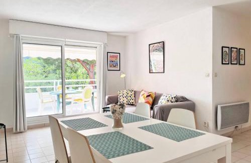 Cavaliere Apartment | Appartement en bord de mer avec terrasse, 3 pièces, 4 couchages, parking privé au Lavandou - FR-1-251-555