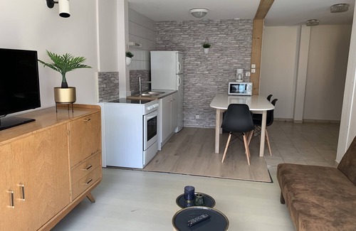 Ruoms Apartment | Appartement F5 Avec Piscine 10 min à Pied de la Rivière et 5 min du Centre