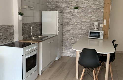 Ruoms Apartment | Appartement F5 Avec Piscine 10 min à Pied de la Rivière et 5 min du Centre
