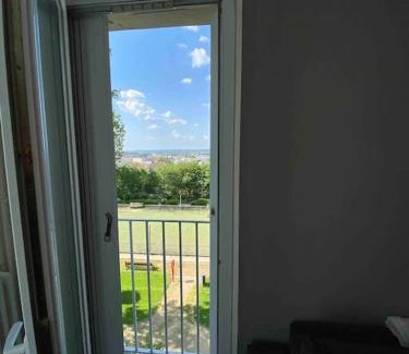 Saint-Cyr-l'Ecole Apartment | Appartement familial Wifi Netflix Amazon Prime