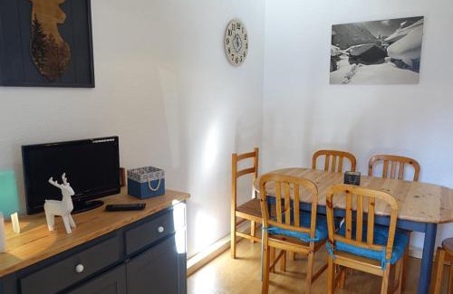 Areches Apartment | Appartement familial à Arêches-Beaufort - 6 pers, 3 chambres, terrasse, piscine, proche ski et village - FR-1-342-166