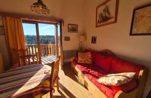 Les Deserts Apartment | Appartement familial au Revard vue sur le jardin d'enfant et pistes