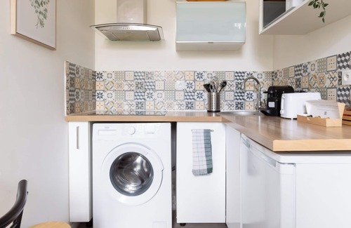 Bois-Colombes Apartment | Appartement cosy proche de Paris - Wifi - Free Parking - Tv