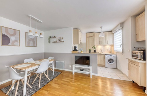 Asnieres-sur-Seine Apartment | Appartement 4 Personnes - Parking - Métro + Gare - Ascenseur