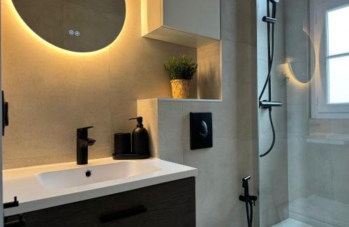 Republique–Point-du-Jour Apartment | Appartement Bien Équipé dans un Quartier Prisé