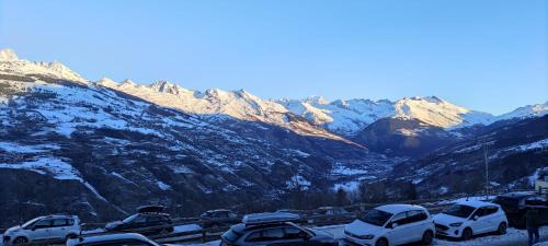 Montchavin Apartment | Appartement 5 personnes une chambre proche pistes balcon vue montagne Draps et serviettes non fournis Ménage à réaliser par le locataire