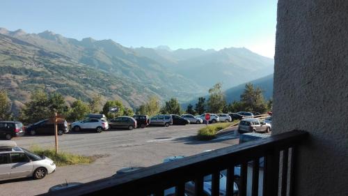Montchavin Apartment | Appartement 5 personnes une chambre proche pistes balcon vue montagne Draps et serviettes non fournis Ménage à réaliser par le locataire