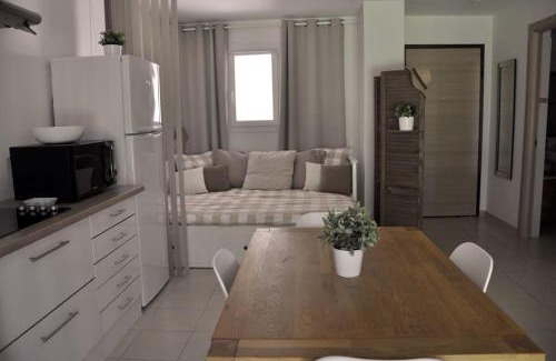 Santa-Lucia-di-Moriani Apartment | Appartement charmant en Corse avec terrasse au calme
