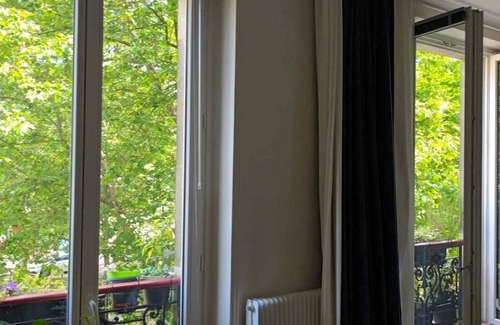 Pere Lachaise Apartment | Appartement Gallérie D'artiste