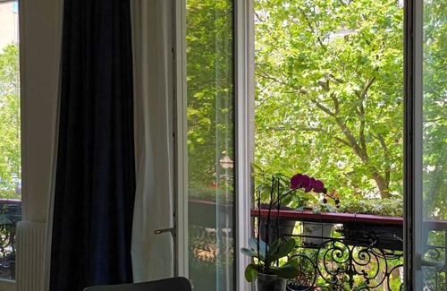 Pere Lachaise Apartment | Appartement Gallérie D'artiste