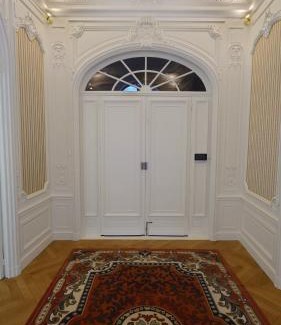 Beziers City Centre Apartment | Appartement Haussmannien face aux halles