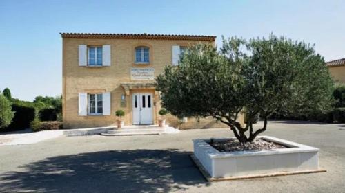 Vedene Apartment | Appartement Indépendant dans le Résid hôtel idéal pour les vacances - séminaires - déplacements pro "L'Evidence du Golf " VEDENE