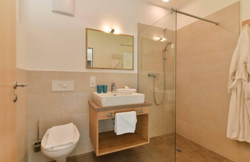 Klosterle Bed & Breakfast | Appartement L 2 SZ mit Balkon - Aparthotel Alpine Lodge Klösterle am Arlberg
