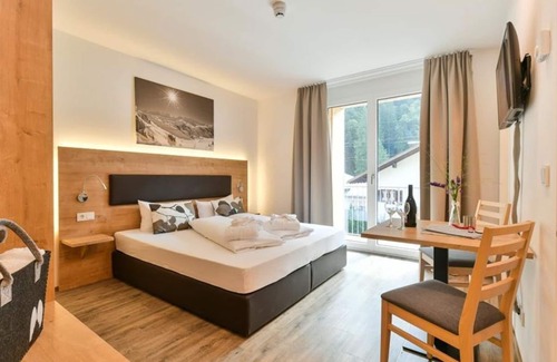 Klosterle Bed & Breakfast | Appartement L 2 SZ mit Balkon - Aparthotel Alpine Lodge Klösterle am Arlberg