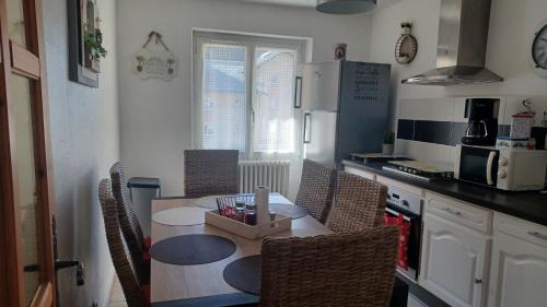 La Maurienne Apartment | APPARTEMENT, LA ROUTE DES GRANDES ALPES , 5 couchages, GARAGE pour motards, cyclistes, POSSIBILITÉ de studios supplémentaires, si plus de 6 pers
