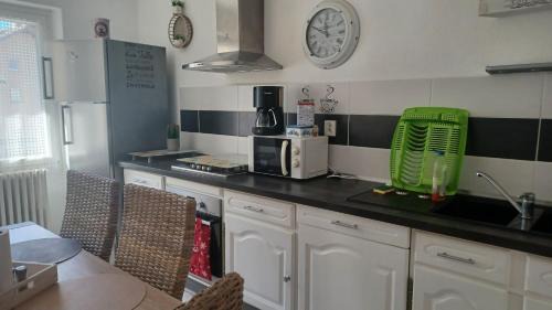 La Maurienne Apartment | APPARTEMENT, LA ROUTE DES GRANDES ALPES , 5 couchages, GARAGE pour motards, cyclistes, POSSIBILITÉ de studios supplémentaires, si plus de 6 pers