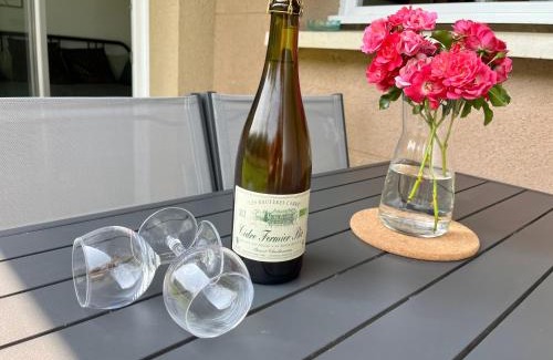 Equemauville Apartment | Appartement Le Freya avec terrasse à 5 min Honfleur - Piscine - Parking - Wifi