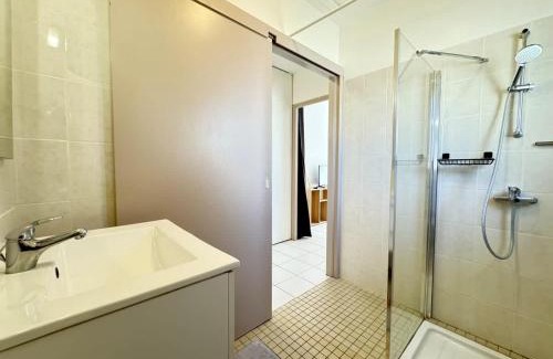 Aytre Apartment | Appartement Les vagues dorées - Résidence Kiwi