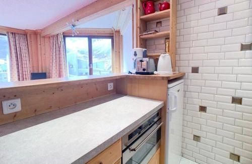 Val Claret Apartment | Appartement lumineux proche pistes et commerces, 3P/8 pers, balcon exposé sud - FR-1-502-363